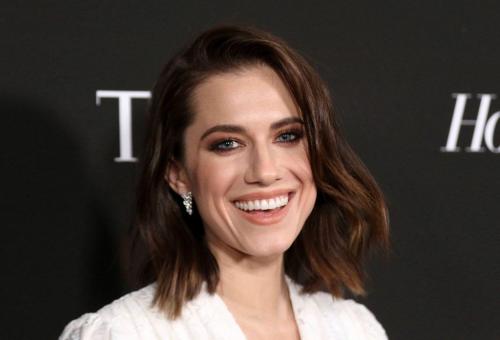 Цвет волос для бледной кожи и голубых глаз. Идеальный цвет волос для голубых глаз: как выбрать