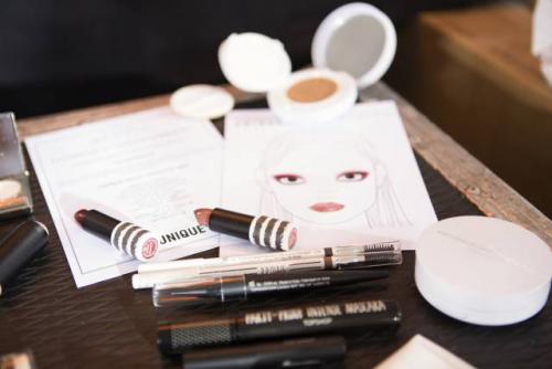 Подиумный макияж-удельная.