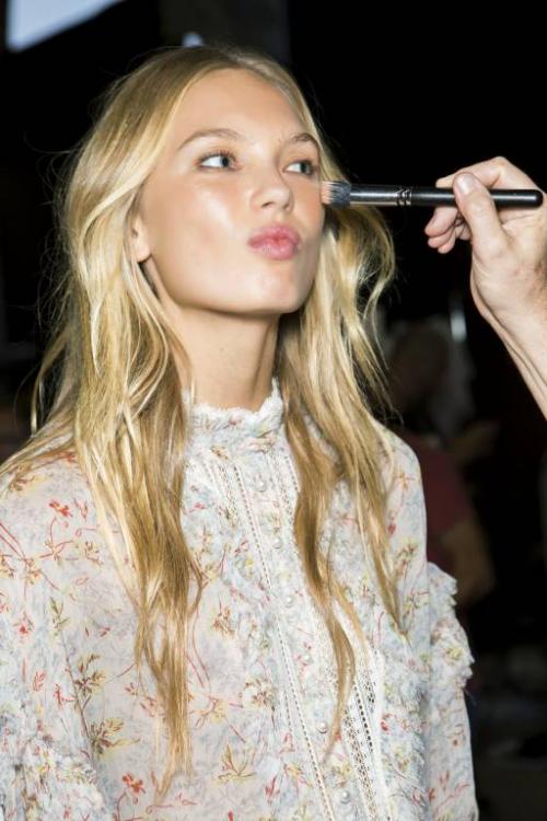 Подиумный макияж-удельная.