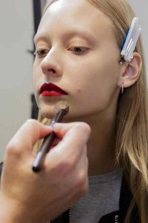 Подиумный макияж-удельная.