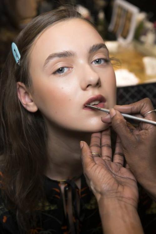 Подиумный макияж-удельная.