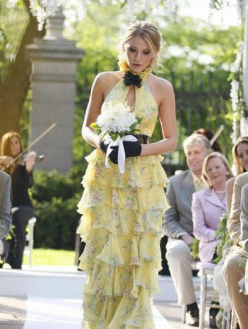 Серена ван дер Вудсен прически. 10 самых стильных образов Серены ван дер Вудсен