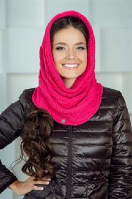 Вязаная шапка для круглого лица спицами. Какие шапки подойдут для круглого лица — примеры с фото