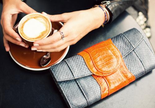 Что должно быть в сумке у девушки подростка список. 10 мелочей, которые каждая девушка должна иметь в своей сумке