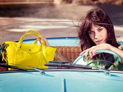 Что должно быть в сумке у девушки подростка список. 10 мелочей, которые каждая девушка должна иметь в своей сумке