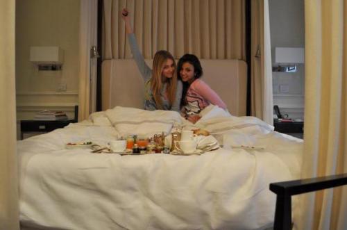 Список, что можно делать на ночевке с подругой. Как собраться?