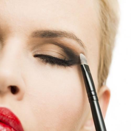 Макияж петля карандашная техника. «Петля»: популярная техника макияжа глаз