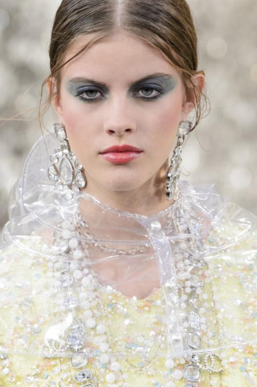 Коко Шанель цитаты о прическе. Коко Шанель: лучшие цитаты о красоте, силе и вере в себя