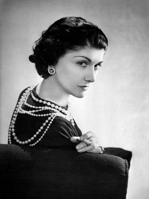 Образ Коко Шанель прическа. Стиль Коко Шанель: основные правила стиля