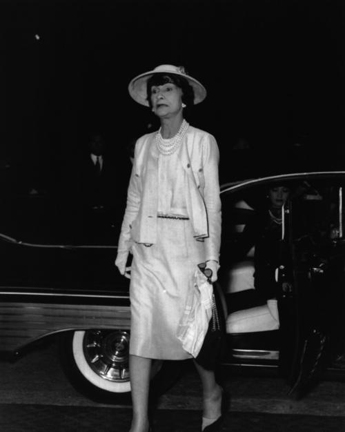 Коко Шанель цитаты о прическе. Коко Шанель: лучшие цитаты о красоте, силе и вере в себя