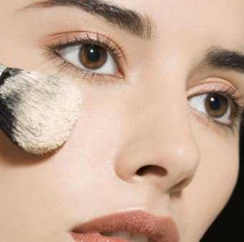 Мастера по макияжу и прическам.