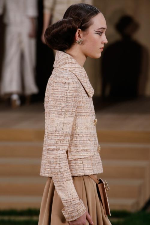 Прическа Шанель 2019. Прически на шоу Chanel: стилист Сэм МакНайт вдохновился Пабло Пикассо?