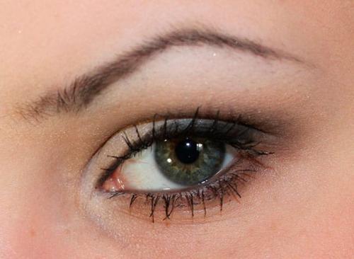 Макияж для миндалевидных глаз с нависшим веком. Дневной и вечерний макияж для нависшего века