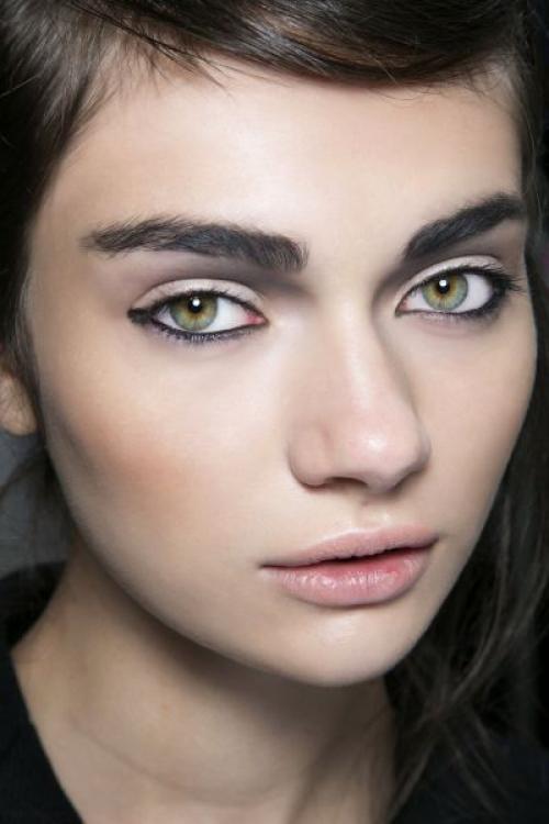 Как подводить глаза карандашом. Как правильно подвести глаза карандашом?