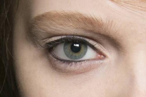 Как подводить глаза карандашом. Как правильно подвести глаза карандашом?