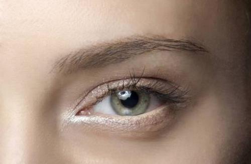 Макияж с белым карандашом для глаз. Белый карандаш для глаз: зачем нужен и как его использовать?