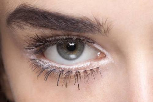 Макияж с белым карандашом для глаз. Белый карандаш для глаз: зачем нужен и как его использовать?