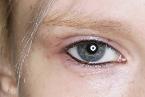 Как подводить глаза карандашом. Как правильно подвести глаза карандашом?