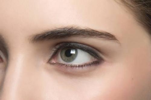 Как подводить глаза карандашом. Как правильно подвести глаза карандашом?