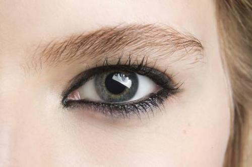 Как подводить глаза карандашом. Как правильно подвести глаза карандашом?