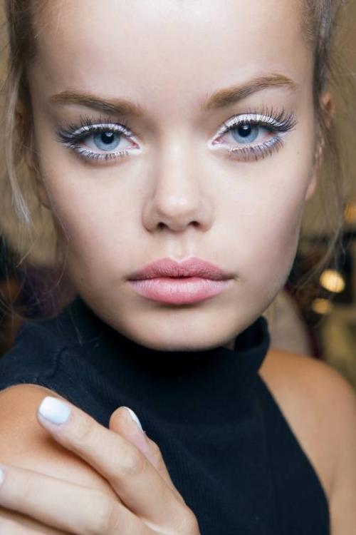 Макияж с белым карандашом для глаз. Белый карандаш для глаз: зачем нужен и как его использовать?