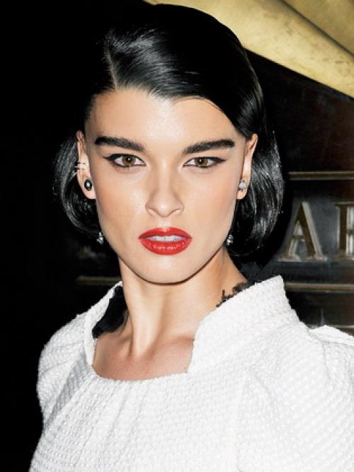 Ретро прически поэтапно. Прически в ретро-стиле на стрижку «каре» и на короткие волосы