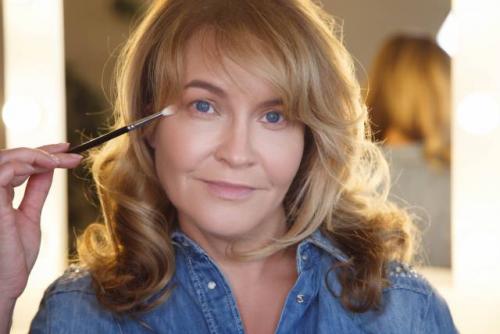 Возрастной вечерний макияж пошагово. Как сделать возрастной макияж?