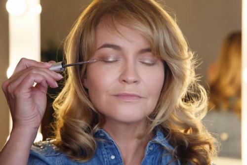 Возрастной вечерний макияж пошагово. Как сделать возрастной макияж?