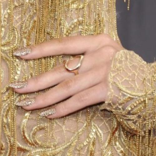 Какой маникюр подойдет под бардовое платье. Маникюр к бордовому платью 38 Какой маникюр подойдет под бардовое платье. Маникюр к бордовому платью 38