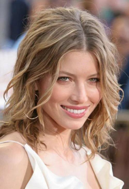 Как заколоть волосы каре. Прически для каре в домашних условиях