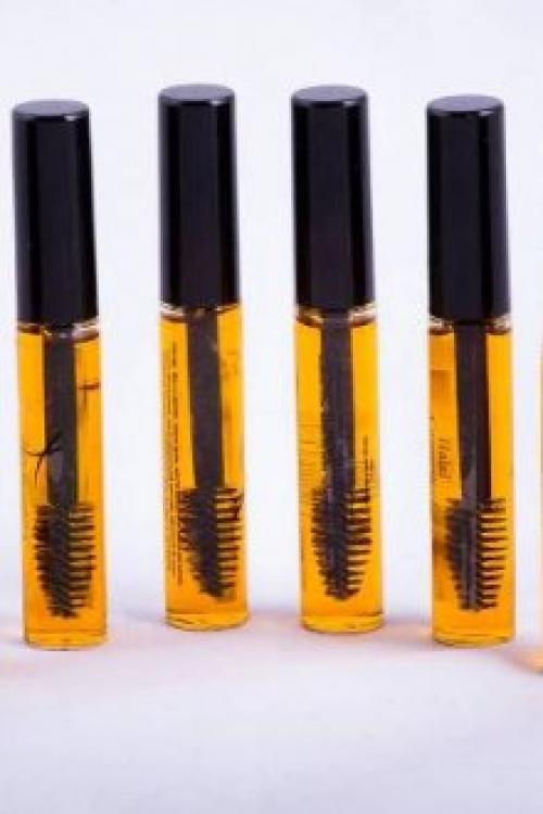 Масло для роста ресниц: список самых эффективных