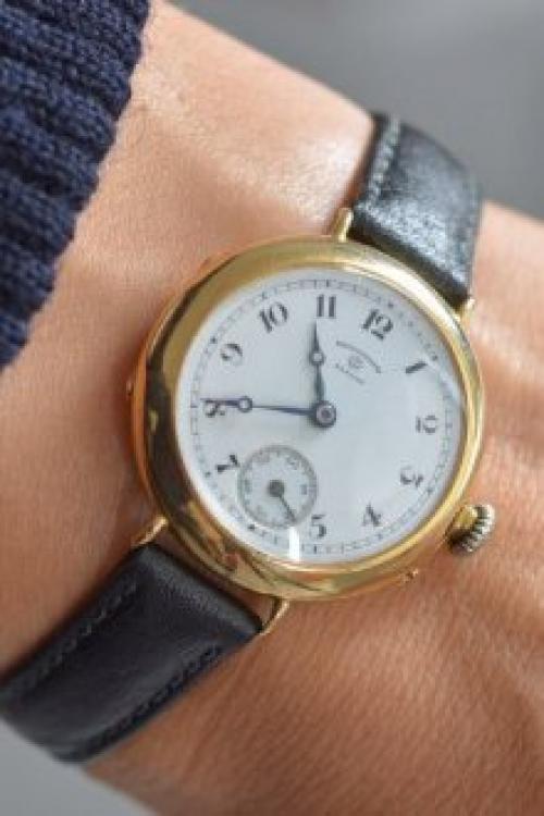 На какой руке носить часы парню. На какой руке нужно носить часы