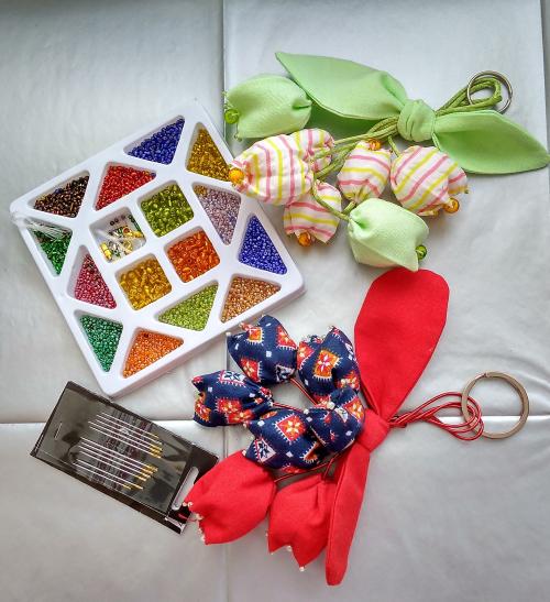 Украшения своими руками на сумку. Брелок «Летняя нежность». Украшение на сумку своими руками