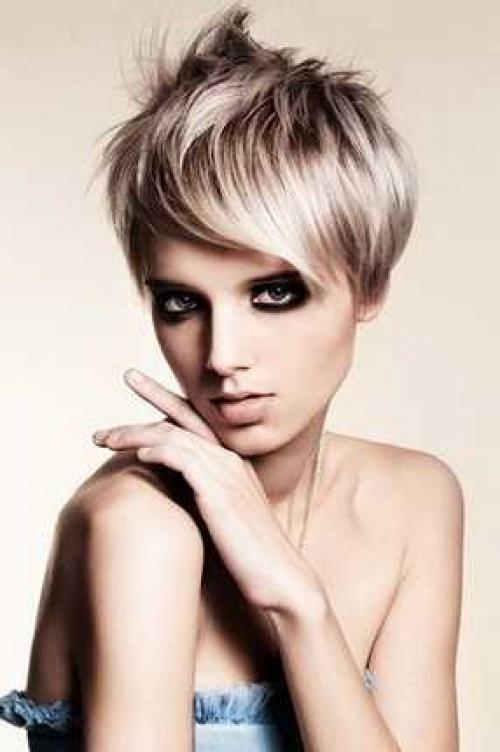 Как укладывать на бок челку. Укладка челки на бок: удачные способы 01