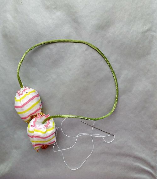 Украшения своими руками на сумку. Брелок «Летняя нежность». Украшение на сумку своими руками