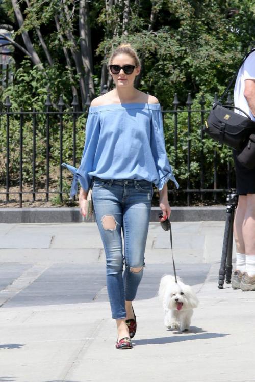 Топ с открытыми плечами. Как носить топ с открытыми плечами этим летом: 11 стильных вариантов