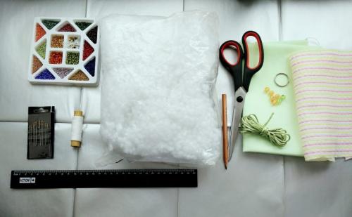 Украшения своими руками на сумку. Брелок «Летняя нежность». Украшение на сумку своими руками