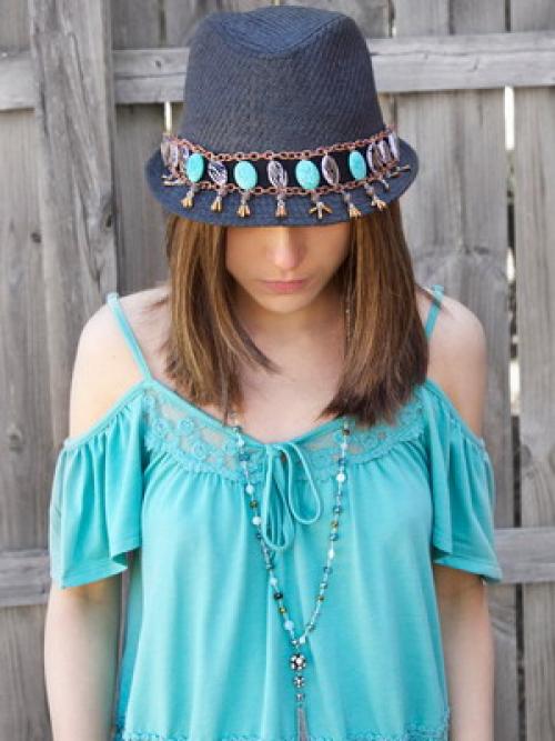 Украшения для шляпы своими руками. Как украсить шляпу: простые и эффектные способы 04 Украшения для шляпы своими руками. Как украсить шляпу: простые и эффектные способы 04