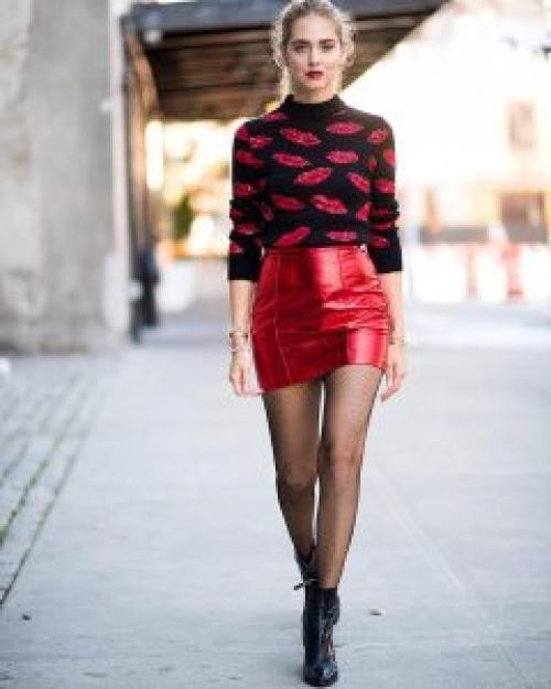 С чем носить колготки в сетку 2019. С чем носить черные колготки в сетку?