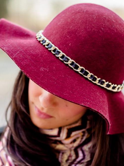 Как своими руками украсить шляпу. Как украсить шляпу: простые и эффектные способы 02