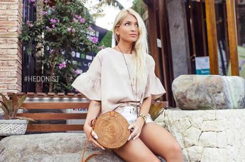 С чем носить бежевую кружевную блузку. Бежевая блузка или рубашка: как носить, чтобы выглядеть на миллион