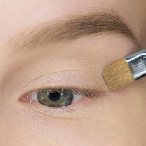 Макияж легкий со стрелками. Пошаговый макияж со стрелками и тенями