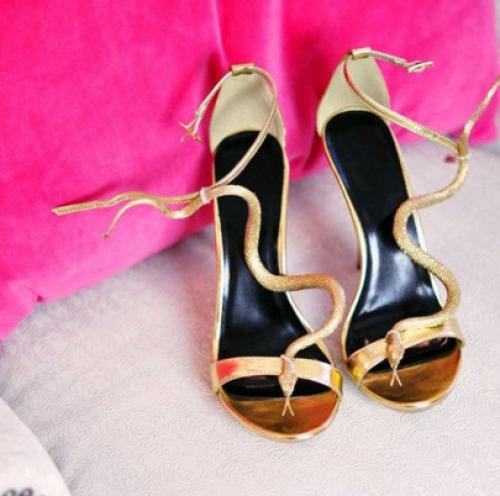 Как украсить сапоги своими руками стразами. Как украсить сапоги из натуральной кожи своими руками 05 Как украсить сапоги своими руками стразами. Как украсить сапоги из натуральной кожи своими руками 05