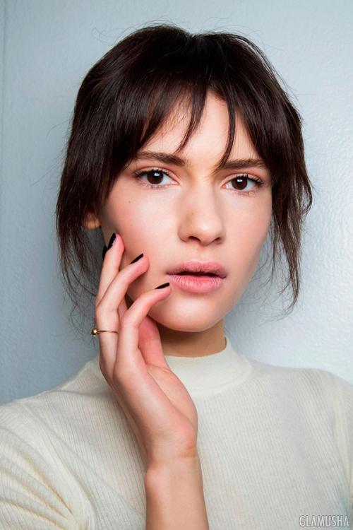 Как уложить отрастающую челку. Как уложить отрастающую чёлку