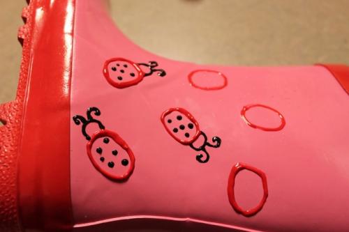 Сапоги украсить своими руками. 5 простых хенд мейд идей по украшению и переделке обуви 04