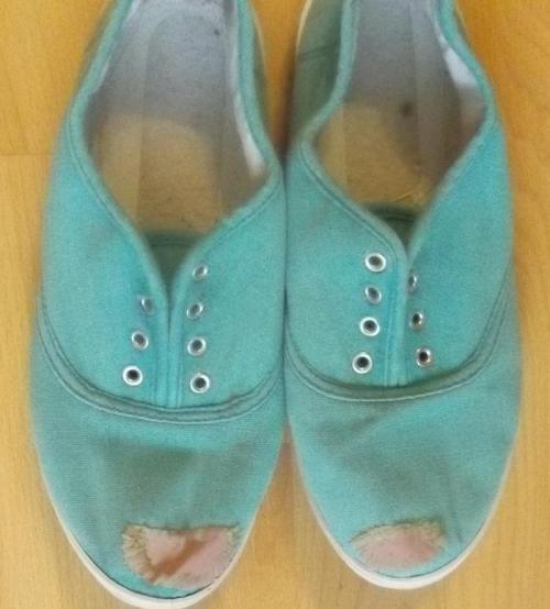 Сапоги украсить своими руками. 5 простых хенд мейд идей по украшению и переделке обуви 09 Сапоги украсить своими руками. 5 простых хенд мейд идей по украшению и переделке обуви 09