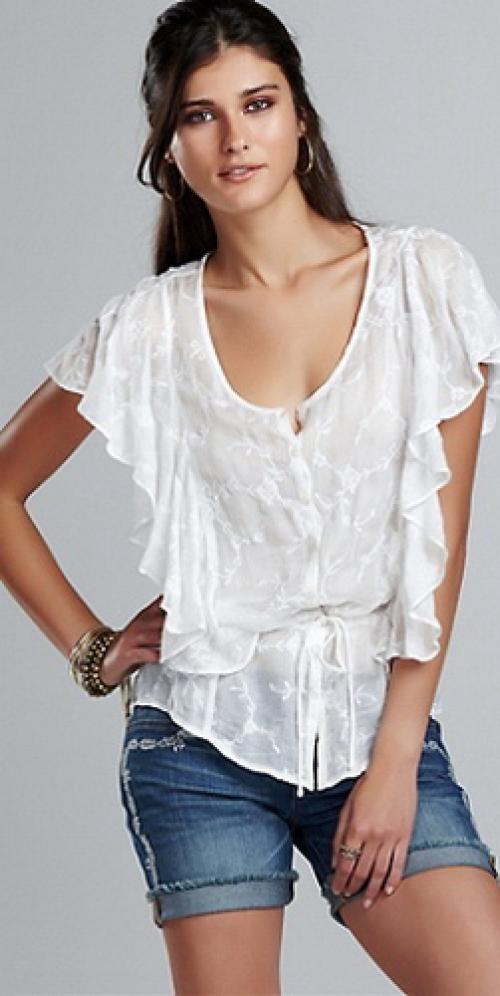 С чем носить бежевую кружевную блузку. С чем носить кружевные блузки