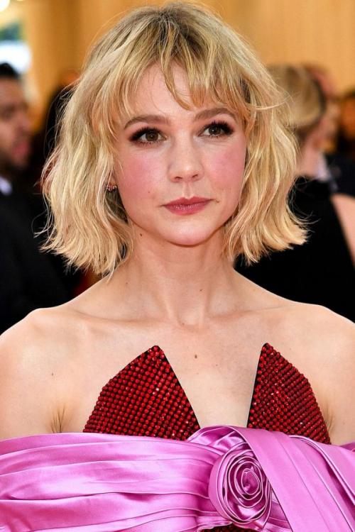 Каре на вьющиеся волосы без укладки. Волнистые волосы и их особенности