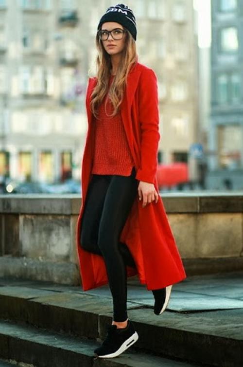 Зеленое пальто с какой шапкой носить. Шапки к яркому красному пальто 11