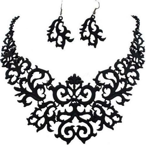 Черное платье, как украсить своими руками. Как украсить платье цветами 37 Черное платье, как украсить своими руками. Как украсить платье цветами 37